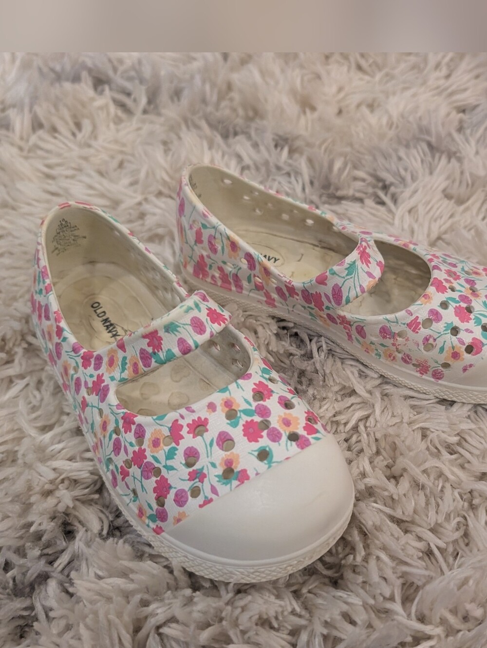 OLD NAVY Girls' White Floral Mary Jane Croc Summer Shoes Size 10
